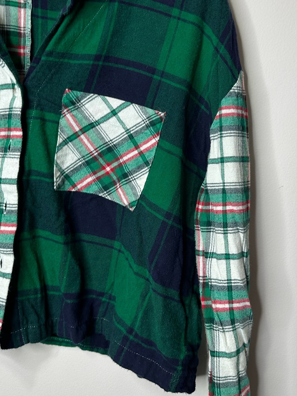 American Eagle Outfitters Lounge  Green Plaid‎ Cropped Button-Up Shirt XS - Picture 5 of 6